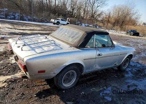 1979 Fiat 124 Spider z USA, uszkodzony, nr VIN 124CS20155346